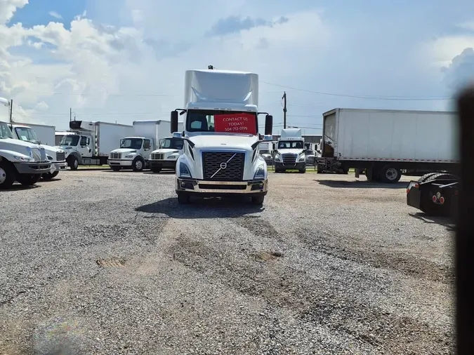 2019 VOLVO VNL64T-300