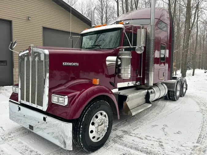 2021 Kenworth W900L