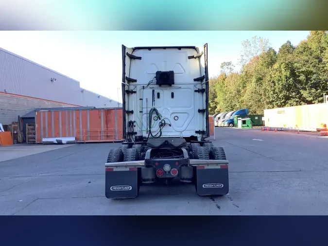 2022 Freightliner Cascadia 126