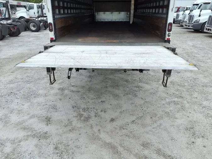 2018 FREIGHTLINER M2 106