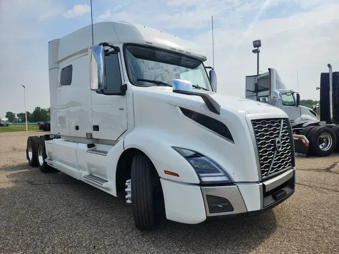 2019 VOLVO VNL64T740