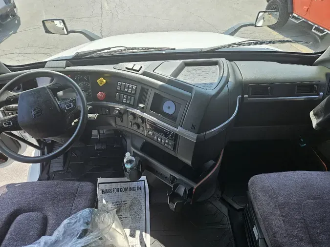 2020 VOLVO VNL64T760