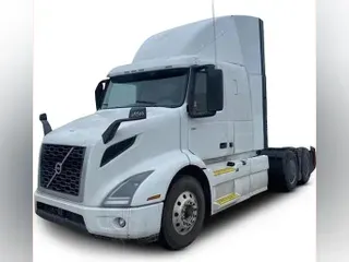 2023 Volvo VNR64T400