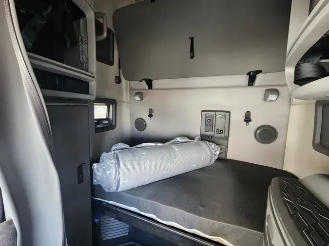 2025 VOLVO VNL64T7604536152bd7518e088fdea5cd35ba73bb