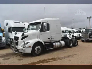 2020 VOLVO VNR62T640