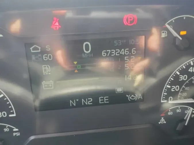 2021 VOLVO VNL64T760