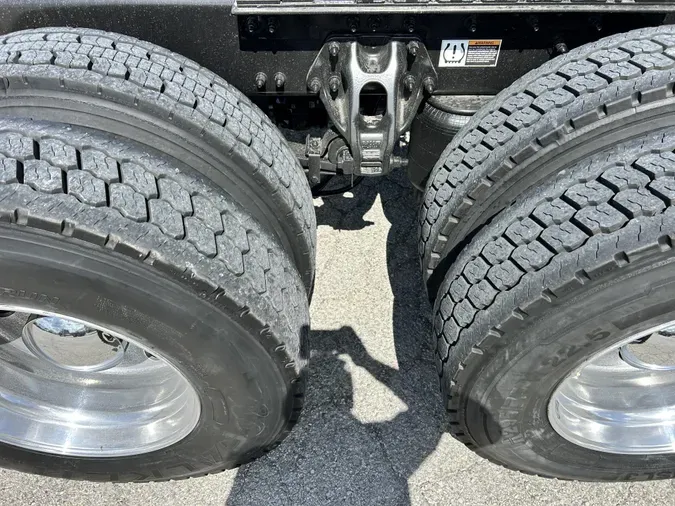 2022 Peterbilt 57945401e8572c2328b8a76e4cbf38f1b04