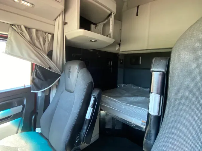 2022 Kenworth T68045419b16a1468d72bd5f7f4eb91fdf05