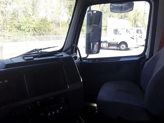 2019 VOLVO VNR42T 300