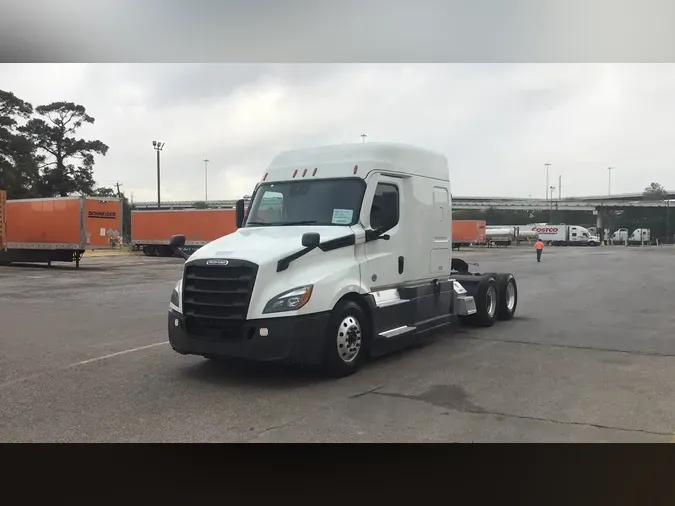 2021 Freightliner Cascadia 126