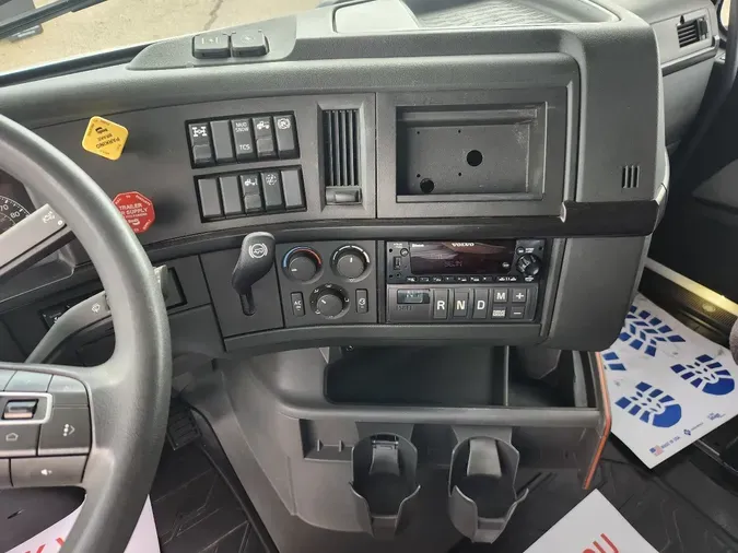 2023 VOLVO VNL64T860