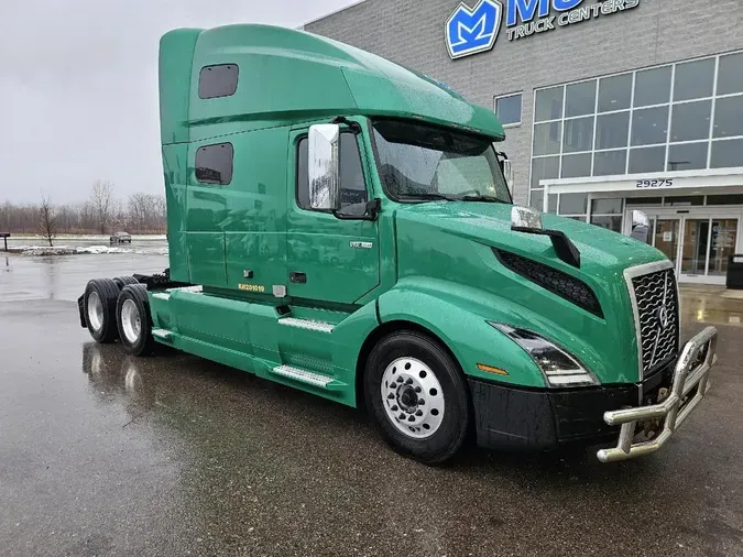 2020 VOLVO VNL64T760