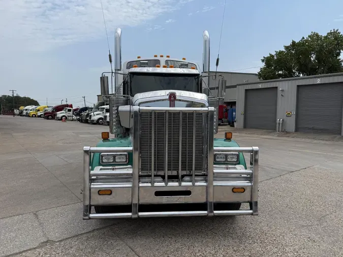 2020 Kenworth W900