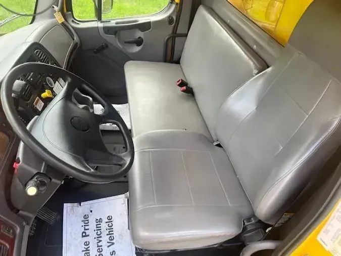 2019 Freightliner Business Class M2 106