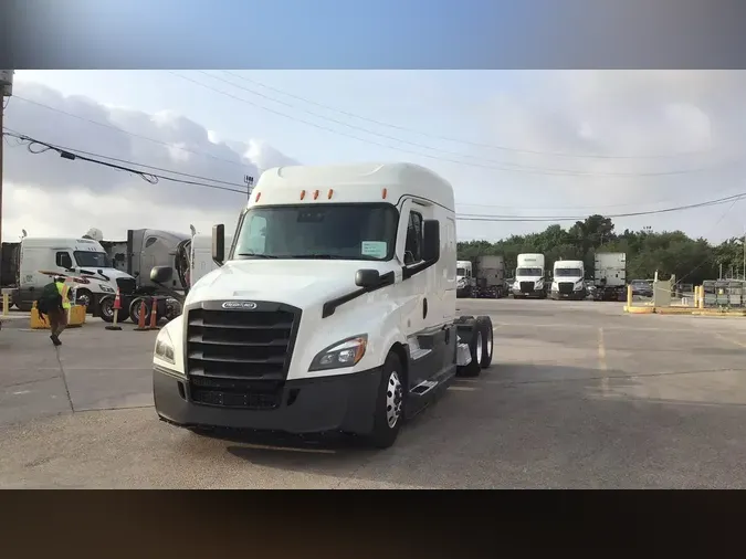 2021 Freightliner Cascadia 126