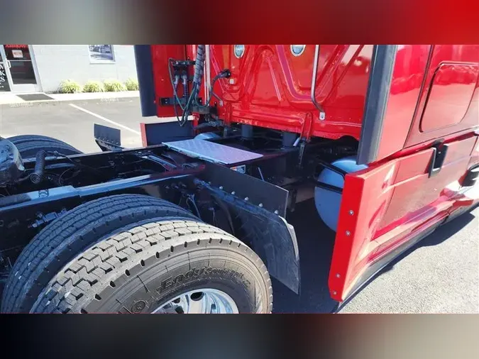 2022 FREIGHTLINER CA126