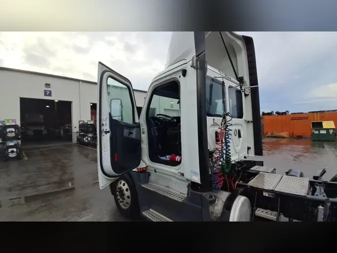 2019 Freightliner Cascadia 126