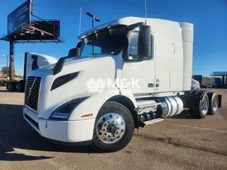 2020 VOLVO VNR64T640