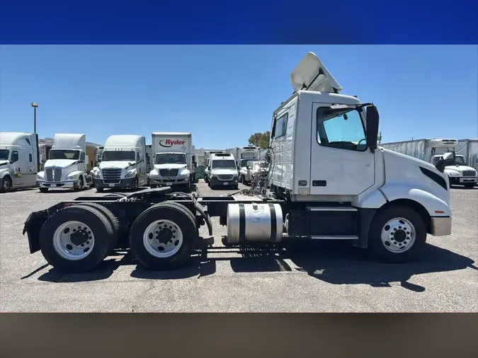 2019 VOLVO VNL64T-300
