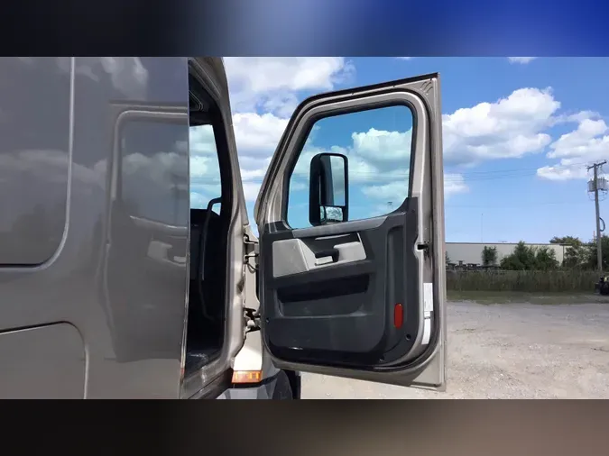 2021 Freightliner Cascadia 126