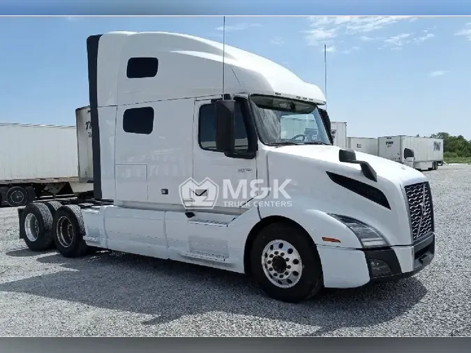 2021 VOLVO VNL64T760