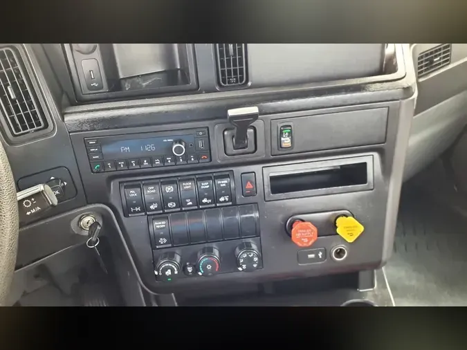 2019 NAVISTAR INTERNATIONAL LT625 DAYCAB T/A45693fc873be188b455ca8fb6fb55083