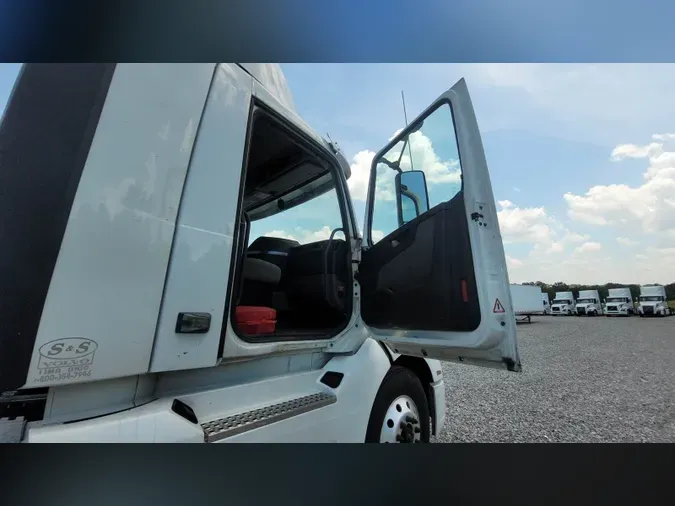 2019 Volvo VNL300