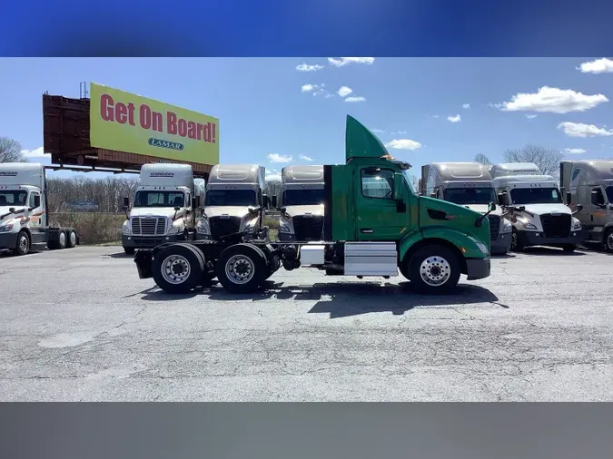 2021 Peterbilt 57945755efc2a1dd4f119b49d0bb1d9ba81