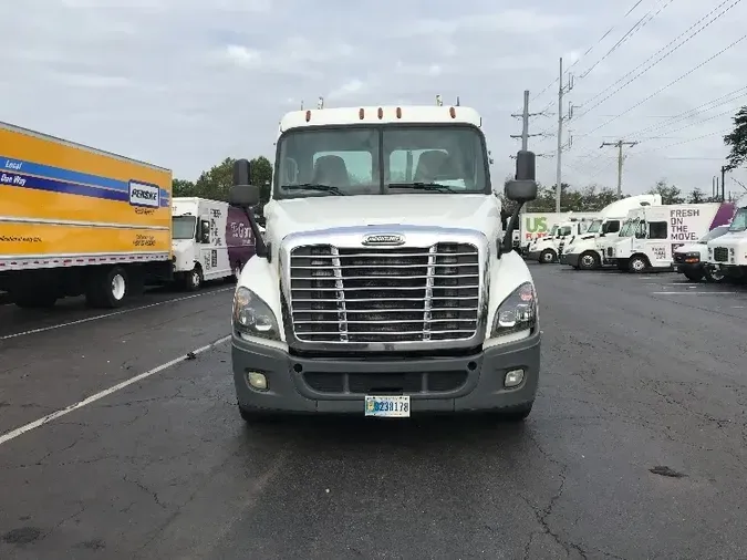 2016 Freightliner X12564ST