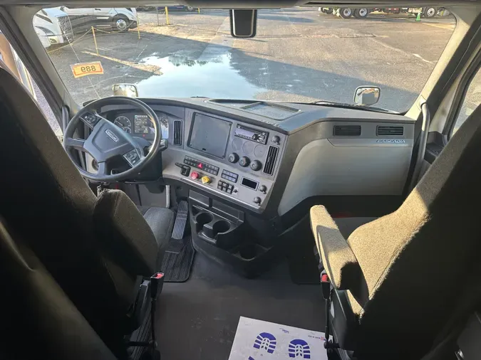 2019 Freightliner Cascadia 126