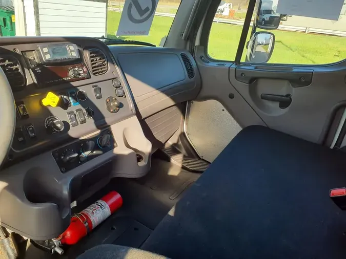 2019 FREIGHTLINER/MERCEDES M2 106