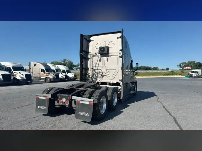 2023 Freightliner Cascadia 126457cd6a50d67970bd6144a4bf6e82870