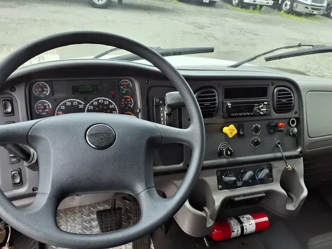 2018 FREIGHTLINER M2 106