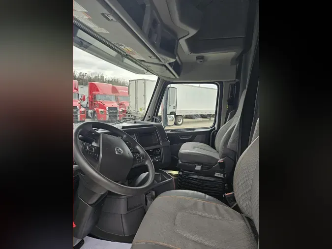 2021 VOLVO VNL64T760