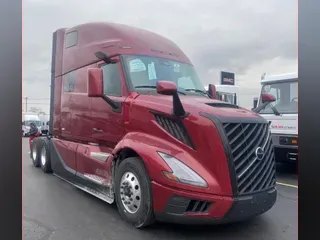 2025 VOLVO TRUCK VNL64TV04