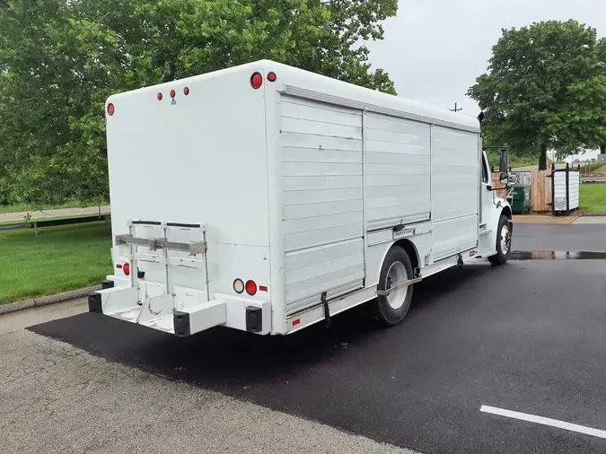 2017 FREIGHTLINER M2 106