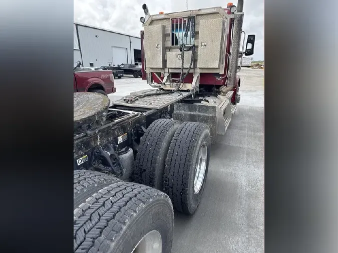 2023 PETERBILT 567