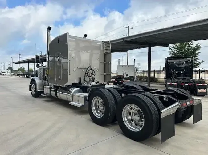 2022 Peterbilt 389