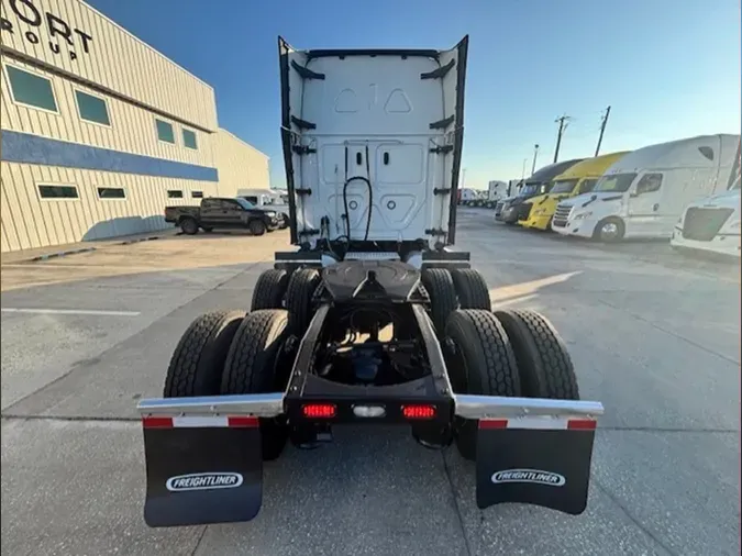 2023 Freightliner Cascadia 126