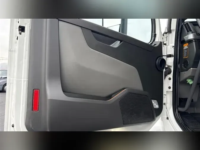 2019 VOLVO VNL760