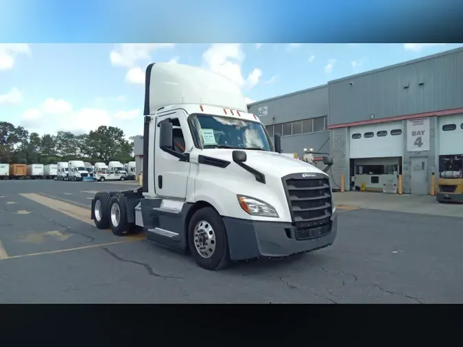 2021 Freightliner Cascadia 126459c86a318ed2acab97d41704b3d3d0d