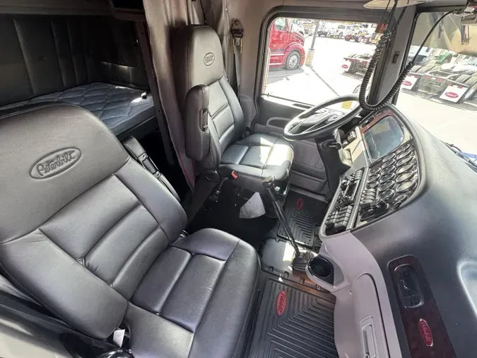 2023 Peterbilt 389