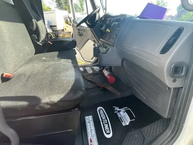 2018 FREIGHTLINER M2 106