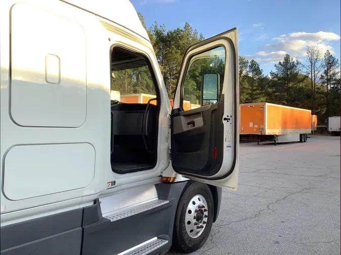 2020 Freightliner Cascadia