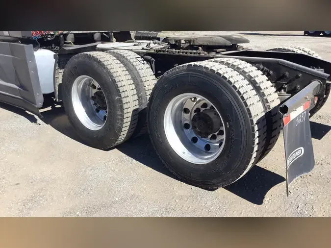 2021 Freightliner Cascadia 126