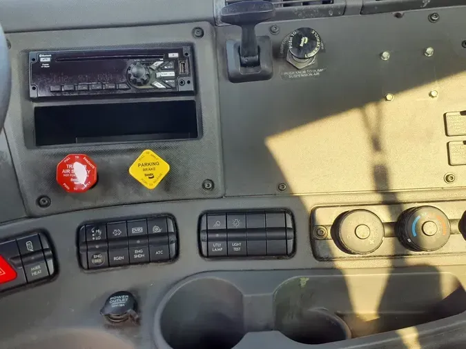 2018 FREIGHTLINER/MERCEDES CASCADIA 125
