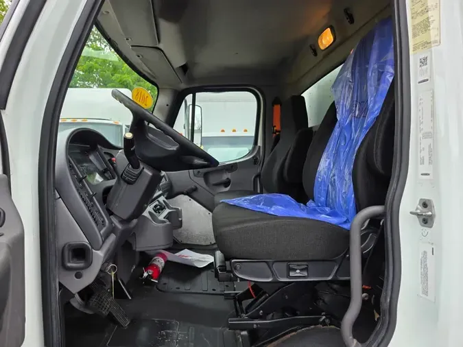 2018 FREIGHTLINER M2 106