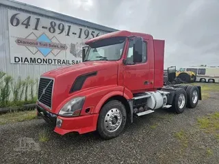 2005 VOLVO VNL64T300