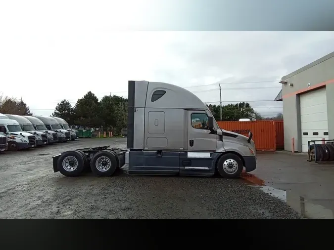 2022 Freightliner Cascadia 12645add950a8391851b368a10fa96e67bf