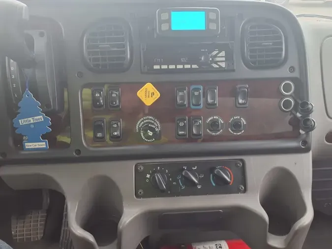 2020 FREIGHTLINER/MERCEDES M2 106